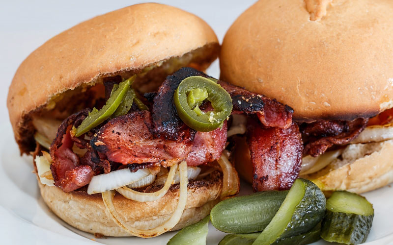 burger, bacon, snack, fast food, bun, food, grilled, lunch, junk food, meal, gherkin, eat, hamburger,