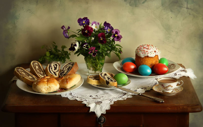 куличи, натюрморты, открытка, пасха, пасхальный натюрморт, пироги, праздник, рулеты, фотонатюрморт, цветы