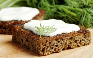 appetizer, sandwich, bread, sauce, dill, greens
