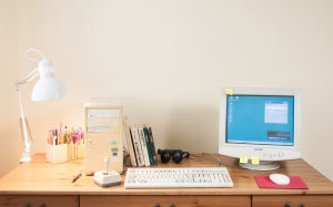 old computer, retro computer, desk, room, pc, pentium, windows 95, highscreen keyboard, genius mouse, philips monitor, IBM-compatible, joystick
