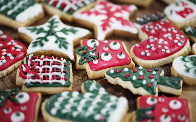 christmas, xmas, new year, holiday, yuletide, cookies, sweets, pastry, christmas cookies, decorated, red, green, sugar, dessert