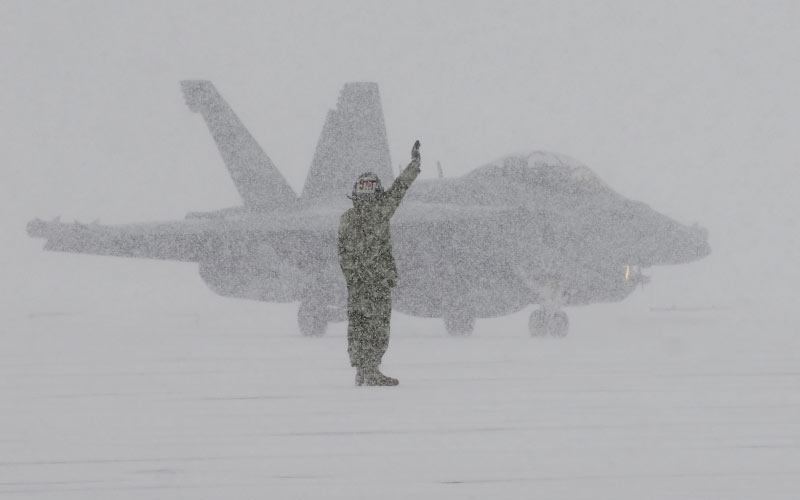 sailor, ea-18g, snow storm, blizzard, winter, military aircraft, fighter