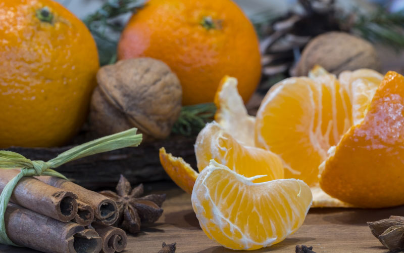 christmas, xmas, new year, advent, orange, mandarin, clementine, tangerine, citrus, fruit, cinnamon, cinnamon stick, star anise, carnation, clove, nut, walnut, decoration