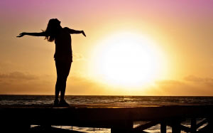 beach, sea, horizon, silhouette, girl, sun, woman, sunrise, sunset, sunlight, morning, dawn, dusk, evening, romance, freedom, happy