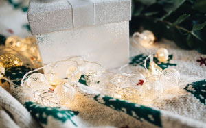 white, modern, decorations, holiday, christmas, xmas, lights, bright, fairy lights, led, glow, christmas lights, gift, fairy, merry, celebration, selective focus, still life, new year, close-up