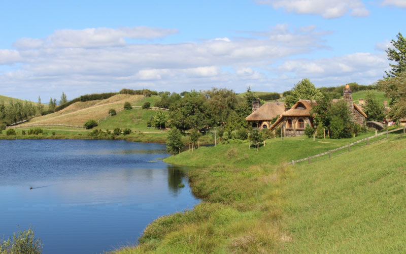 hobbiton, lord of the rings, hobbits, new zealand, lotr, fantasy, house, home, lake
