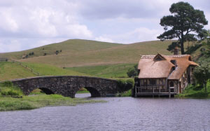 hobbiton, lord of the rings, hobbits, new zealand, lotr, fantasy, house, home, lake, bridge