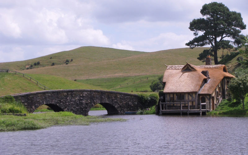 hobbiton, lord of the rings, hobbits, new zealand, lotr, fantasy, house, home, lake, bridge