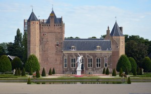 garden, facade, assumburg castle, heemskerk, summer, foreground, french classicist garden, sculpture, sabijns poppenspel, castle, old, ancient, historical, history, palace